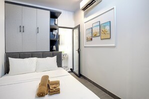 Soundproofing, free WiFi, bed sheets