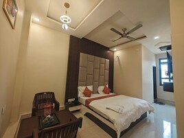 Deluxe Double Room | Free WiFi