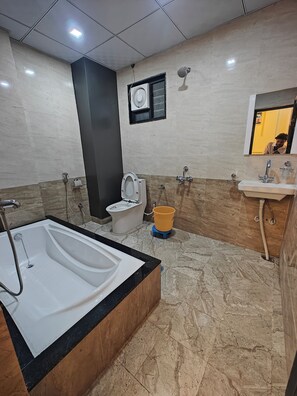Superior Double Room | Bathroom