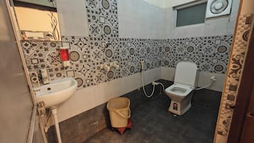 Habitación estándar, Aire acondicionado | Baño | Toallas