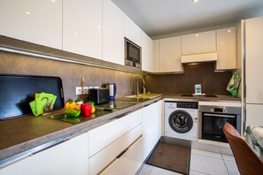 Køleskab, mikrobølgeovn, ovn, opvaskemaskine