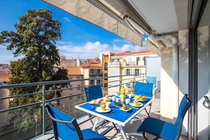 Outdoor dining - Jardin Wilson AP4455 by RIVIERA HOLIDAY HOMES (Niza)