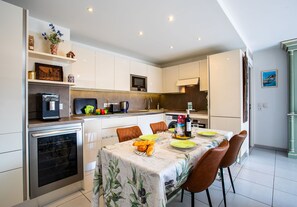 Fridge, microwave, oven, stovetop - Jardin Wilson AP4455 by RIVIERA HOLIDAY HOMES (Niza)