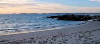 The Pelican - Stunning 3-bedroom Holiday Home in Langebaan