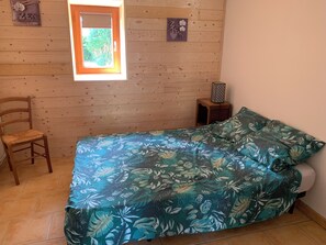 3 soverom, skrivebord, reiseseng for barn og wi-fi