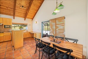 Dining - Big Oak house, Mountain Retreat with tree views (Oakhurst)