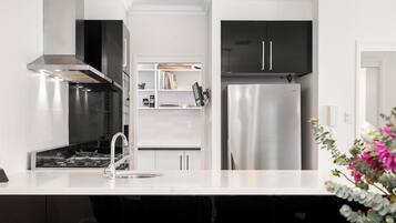 Fridge, microwave, oven, stovetop