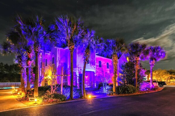 Exterior - 30A Signature King Suite in Santa Rosa Beach with Parking, Pool & Balcony (Santa Rosa Beach)