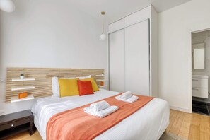 1 dormitorio, tabla de planchar con plancha, cuna de viaje y wifi