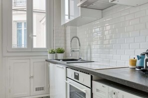 Fridge, microwave, oven, stovetop - Lovely & authentic Flat - Parc des Expos -Paris 15 (Paris)