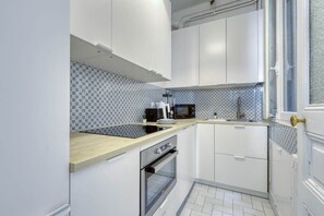 Fridge, microwave, oven, stovetop - Lovely & quiet 1 Bdr Flat at the Luxury 16th Paris (Paris)