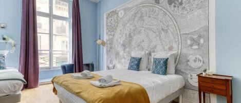 1 makuuhuone, työpöytä, silitysrauta/-lauta, vauvan matkasänky