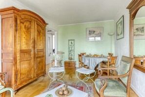 Dining - Large and Bright 2 Bdrs Flat with View - Paris 20 (Paris)