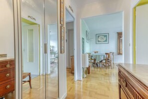 Interior - Large and Bright 2 Bdrs Flat with View - Paris 20 (Paris)