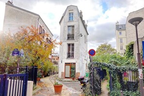 Exterior - Large and Bright 2 Bdrs Flat with View - Paris 20 (Paris)