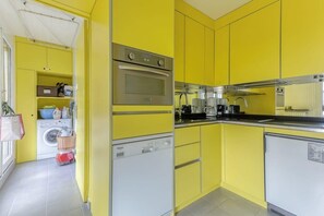 Kühlschrank, Ofen, Herdplatte, Geschirrspüler