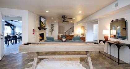 Pickleball, Pool & Fun âą Family Retreat âą Sleeps 16