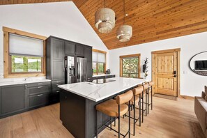 Pentole/stoviglie/utensili, tavolo da pranzo