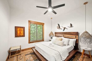 4 bedrooms, iron/ironing board, WiFi, bed sheets - Moonrise Trail Lodge | Incredible Views for Incredible Memories (Worley)