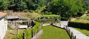 O Cobo. Rural house with garden and barbecue on the Portuguese Way. Pets allowed
