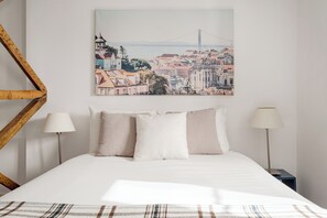 City Apartment, 1 Bedroom, Non Smoking | 1 bedroom, iron/ironing board, free WiFi, bed sheets
