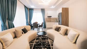 Premium Suite, Mountain View | Living area