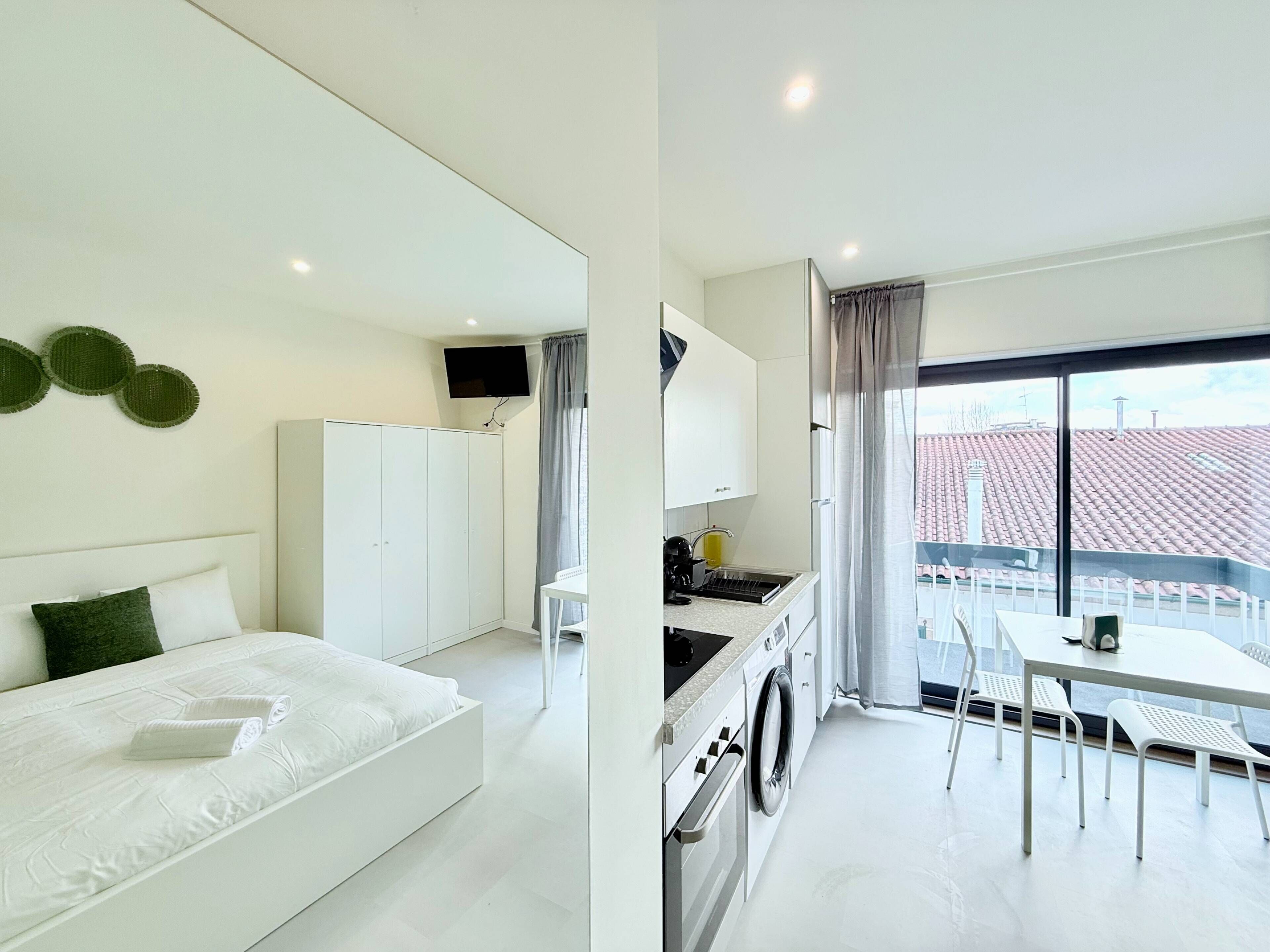 1 chambre, fer et planche à repasser, Wi-Fi gratuit, draps fournis