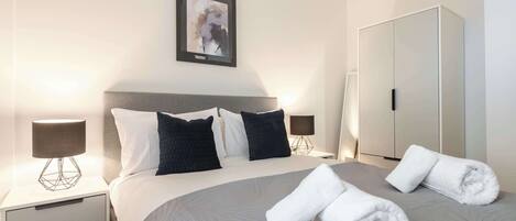 1 bedroom, desk, iron/ironing board, WiFi