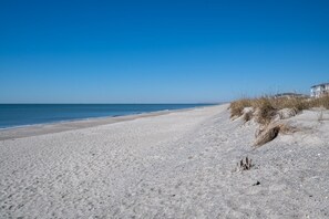 Una playa cerca