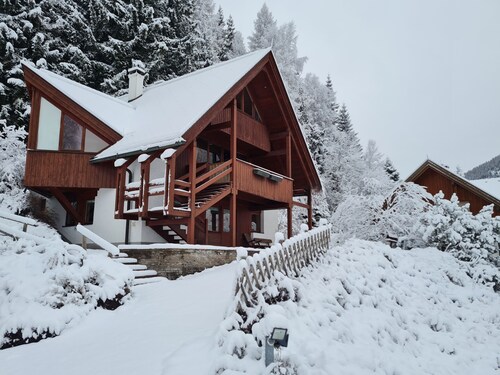 Chalet Ski In Top 1  by Globalimmoservice