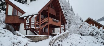 Chalet Ski In Top 1  by Globalimmoservice