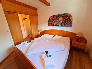 Free WiFi, bed sheets