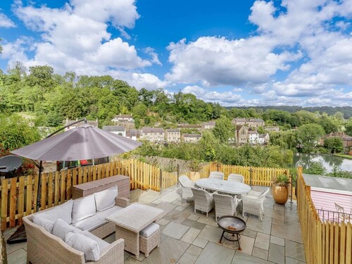 Dawn's House Cromford-Quirky Colourful Home, Hot Tub, Pet Friendly Peak District
