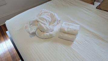 2 bedrooms, iron/ironing board, free WiFi, bed sheets