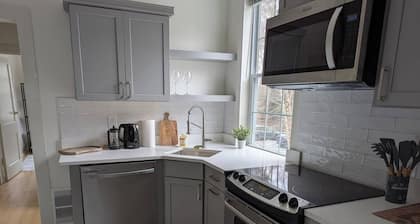 NEW! Renovated 2Br/1Ba Convenient to 9th St, NCSSM