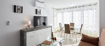 Deluxe Apartment, 3 min from the beach