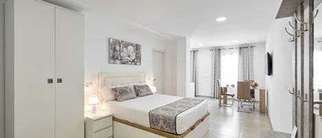 1 habitación, escritorio, wifi y ropa de cama