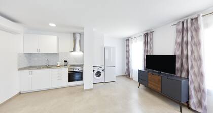 Deluxe Apartment 100 meters from the beach