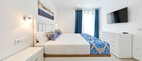 1 bedroom, desk, WiFi, bed sheets