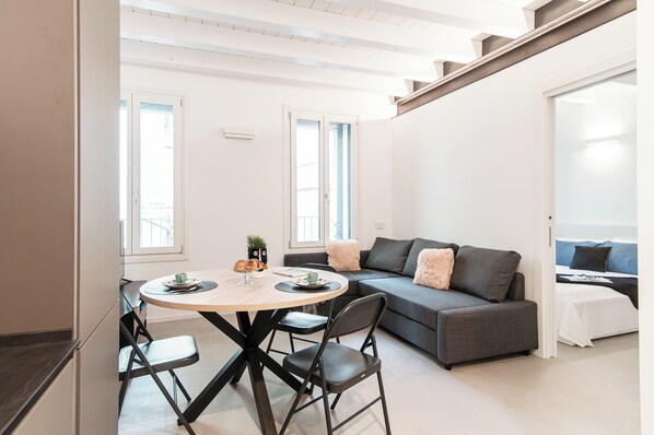 Comfort Apartment, City View | Private kitchen | Coffee/tea maker, electric kettle