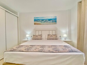 2 chambres, bureau, Wi-Fi, literie fournie