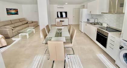 Deluxe Apartment 100 meters from the beach
