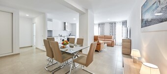 Deluxe Apartment 100 meters from the beach
