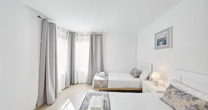 Deluxe Apartment 100 meters from the beach