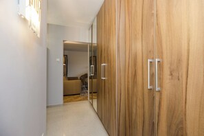 2 bedrooms, iron/ironing board, free WiFi
