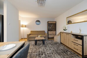 2 bedrooms, iron/ironing board, free WiFi - ShortStayPoland Bohaterewicza B174 (Warsaw)