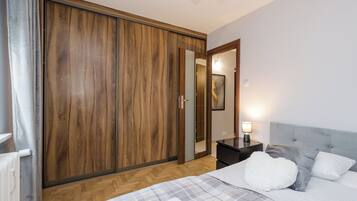 2 bedrooms, iron/ironing board, free WiFi