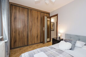 2 bedrooms, iron/ironing board, free WiFi