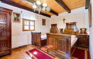 3 quartos, berço de viagem, Wi-Fi de cortesia, roupa de cama