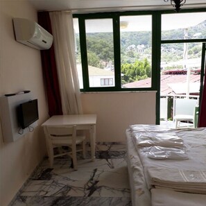 Room, Balcony
